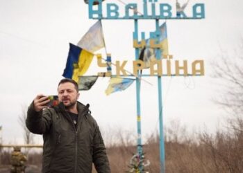 Wołodymyr Zełenski odwiedził stanowiska wojskowe w Awdijiwce