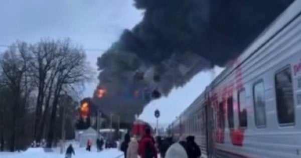 Дрони ГУР атакували нафтобазу і пороховий завод в Росії