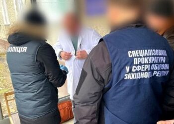 Член ВЛК на Хмельниччині вимагав 5000 доларів у хворого військового