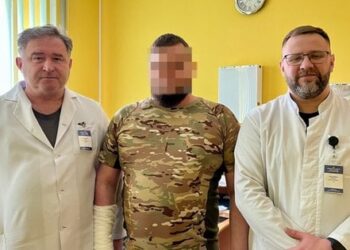 Закарпатські лікарі дістали з легені 33-річного військового осколок снаряду