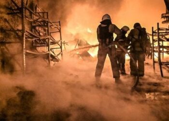 У Харкові через атаку дронів спалахнула масштабна пожежа, є постраждалі (фото)