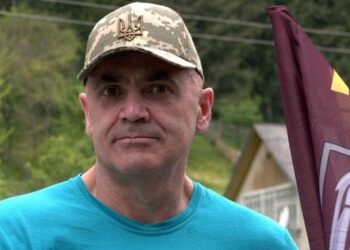 Буковинець на ходунках розпочав марафон для збору коштів на РЕБи для 82 бригади