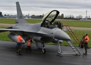 Перша група українських льотчиків закінчила навчання на F-16 у США