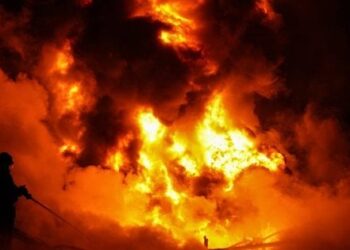 Унаслідок нічної атаки російським дроном на Хмельниччині виникла пожежа