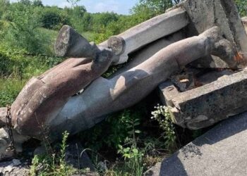 У Букачівській громаді на Прикарпатті демонтували два пам’ятники радянським солдатам