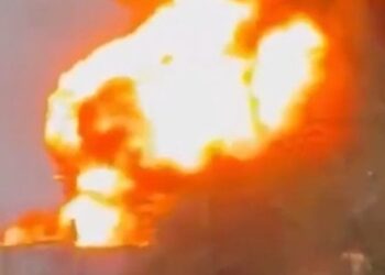 Безпілотники атакували нафтобазу у Ростовській області, зайнялась потужна пожежа