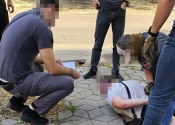 У Херсоні затримали правоохоронця, який змушував місцевих голосувати на псевдореферендумі