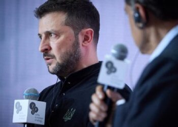 Через брак боєприпасів не оснащені навіть 4 з 14 необхідних бригад, – Зеленський