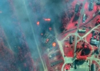 Журналісти оприлюднили супутникові фото наслідків влучання у російські склади у Торопці