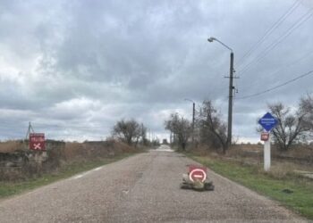 У Криму росіяни використовують місцевих для зведення фортифікацій