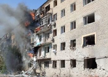 Росіяни вдарили по багатоповерхівці у Кураховому, є загиблі