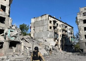 Росіяни скинули керовану авіабомбу на багатоповерхівку в Мирнограді