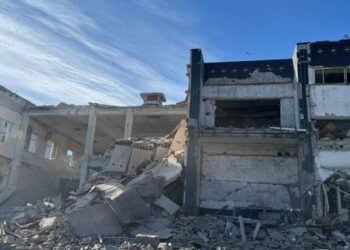 Росіяни влучили авіабомбою поблизу ринку в Куп'янську (фото)