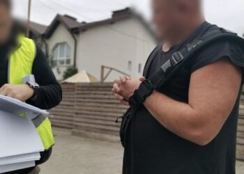 На Київщині посадовці селищної ради розікрали гроші на ремонті пошкоджених обстрілами будинків