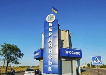 Вночі внаслідок ракетної атаки на території порту в окупованому Бердянську спалахнула пожежа
