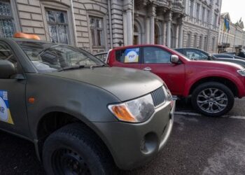 Британські фермери передали українським військовим ще 26 позашляховиків