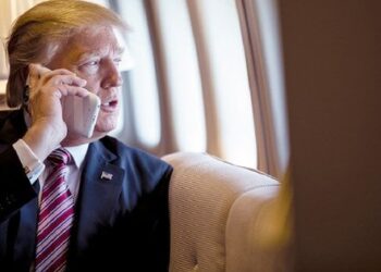 Дональд Трамп провів телефонну розмову з Володимиром Путіним, – WP