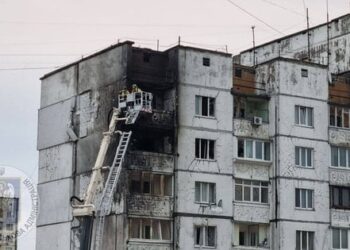 Ворожі дрони атакували Київ, є руйнування та постраждалі (фото, відео)