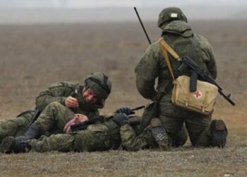 Росіяни відправляють в розвідку поранених бійців на милицях