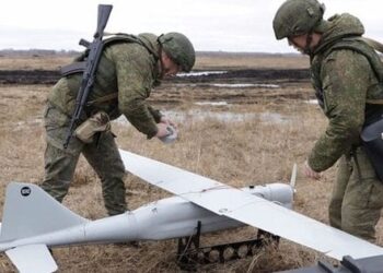 Росіяни розробили систему керування роєм БпЛА за допомогою одного пульта