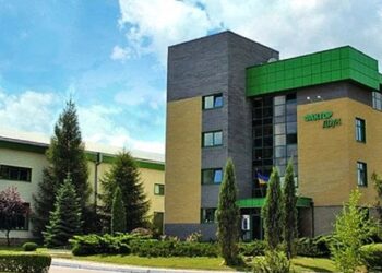 У Харкові відновили зруйновану російським ракетним ударом друкарню  «Фактор-Друк»