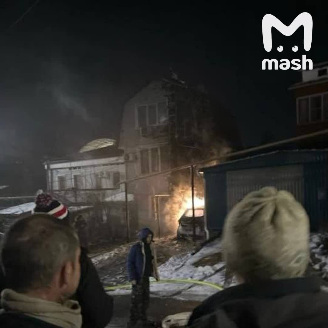 Zdjęcie: Mash, uszkodzony dom w następstwie ataku 26 w Kraju Krasnodarskim