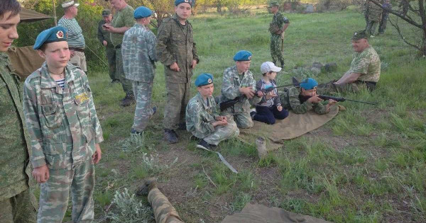 Na privremeno okupiranim teritorijama Rusi uključuju ukrajinske tinejdžere u neprijateljstva