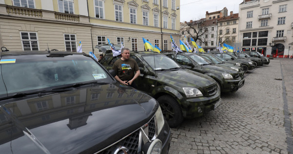 30 džipova i kamioneta je poslato iz Lviva na front