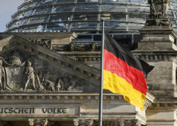 Nemačka vladajuća koalicija pristala je da snabdeva Ukrajinu teškim naoružanjem