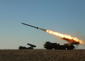 Rusi pucali na automobile sa civilima iz raketa Grad u regionu Kerson