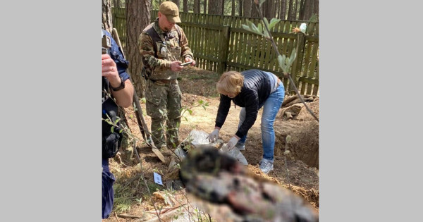 Tela dvojice muškaraca koje su upucali Rusi i premestili tenk pronađena su u regionu Kijeva