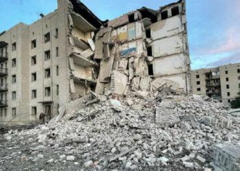 U regionu Donetsk okupatori "Uragana" uništili stambenu zgradu, ima mrtvih