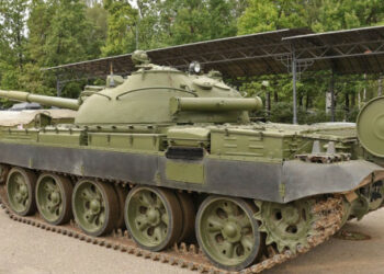 Zbog gubitaka, Rusija uklanja vojnu opremu iz skladišta na Sahalinu i Kalinjingradu