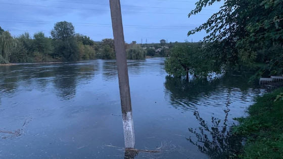Zbog ruskog raketnog udara na Kryvyi Rih, vodostaci u reci Ingulets su porasli