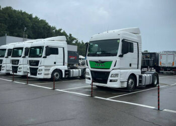 Zakarpatija OVA predala vojsci 20 kamiona zaplenjenih od ruskih kompanija