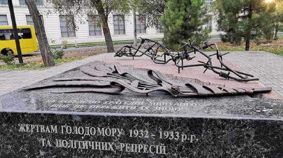 Okupatori u Marijupolju demontirali spomenik žrtvama Holodomora