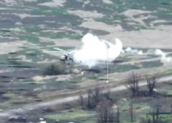 Ukrajinski protivavioni topovi pokazali su video o uništenju ruskog Mi-8 u regionu Donetsk