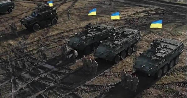 Резніков провів тест-драйв американських броньованих машин Stryker та Cougar (відео)