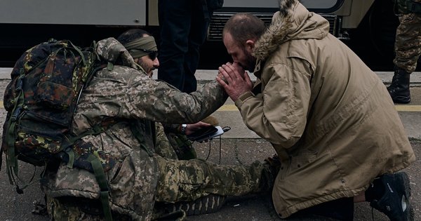 Зеленський закликав українців у тилових містах не забувати про війну