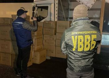 Благодійний фонд на Волині завіз вінілові програвачі замість допомоги ЗСУ