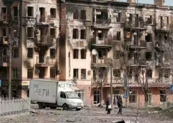 На будівельні роботи в Маріуполі окупанти хочуть привезти білоруських в'язнів