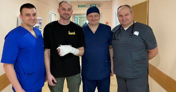 Львівські хірурги врятували 25-річному бійцю зі Львова розтрощену руку