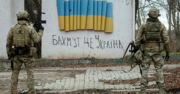 Зеленський визнав, що Бахмут більше не контролюється українськими військовими