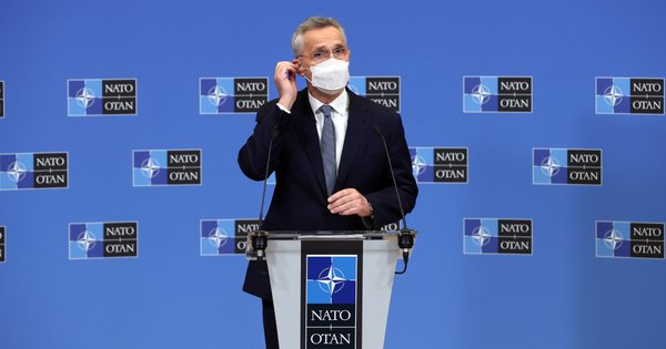 Генсек НАТО заявив про початок навчання українських пілотів на F-16