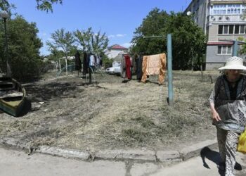 Окупанти ховатимуть жертв підриву Каховської ГЕС у братських могилах