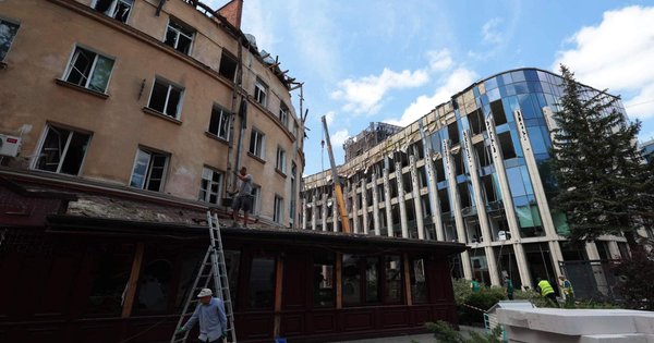 З-під завалів зруйнованого ракетою будинку у Львові дістали ще одне тіло