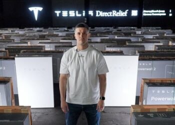 Польща передала Україні 508 акумуляторів Tesla
