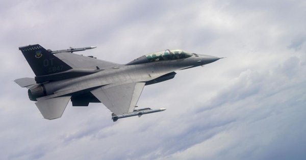 США досі не дали дозвіл країнам Європи на навчання українських пілотів на літаках F-16