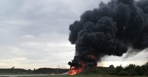 З’явилися фото знищеного українським дроном російського бомбардувальника