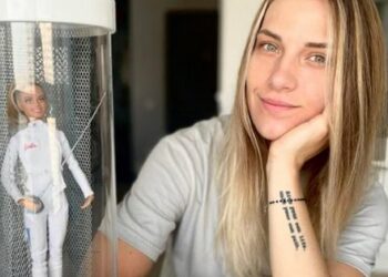 Харлан виставила на аукціон свою барбі-копію для допомоги пораненим військовим